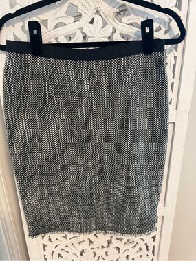 EUC The Limited Black and White Knit Pencil Skirt